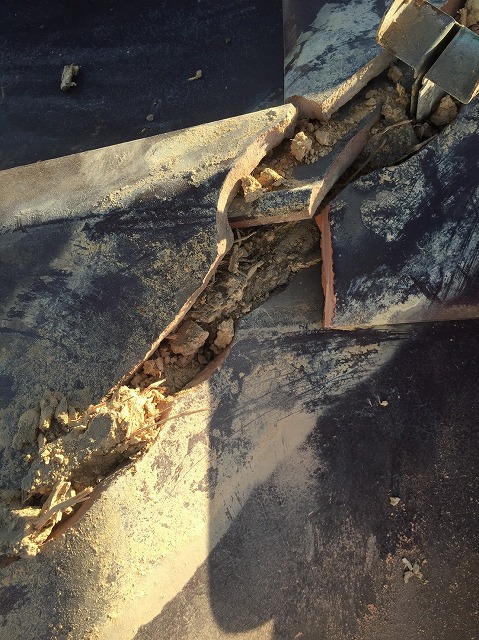 名古屋市守山区で棟の積み直し工事、専用金物に強力棟を設置し工事を完了していきました